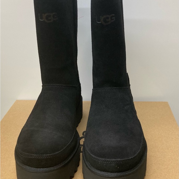 UGG CHELSEA PLATFORM SHORT SIZE 10 BLACK NIB - Picture 3 of 6